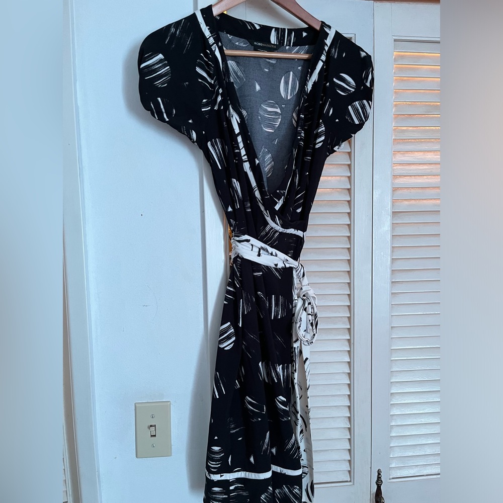 bcbgmaxazria Black and White Wrap Cocktail Dress-SIZE SMALL